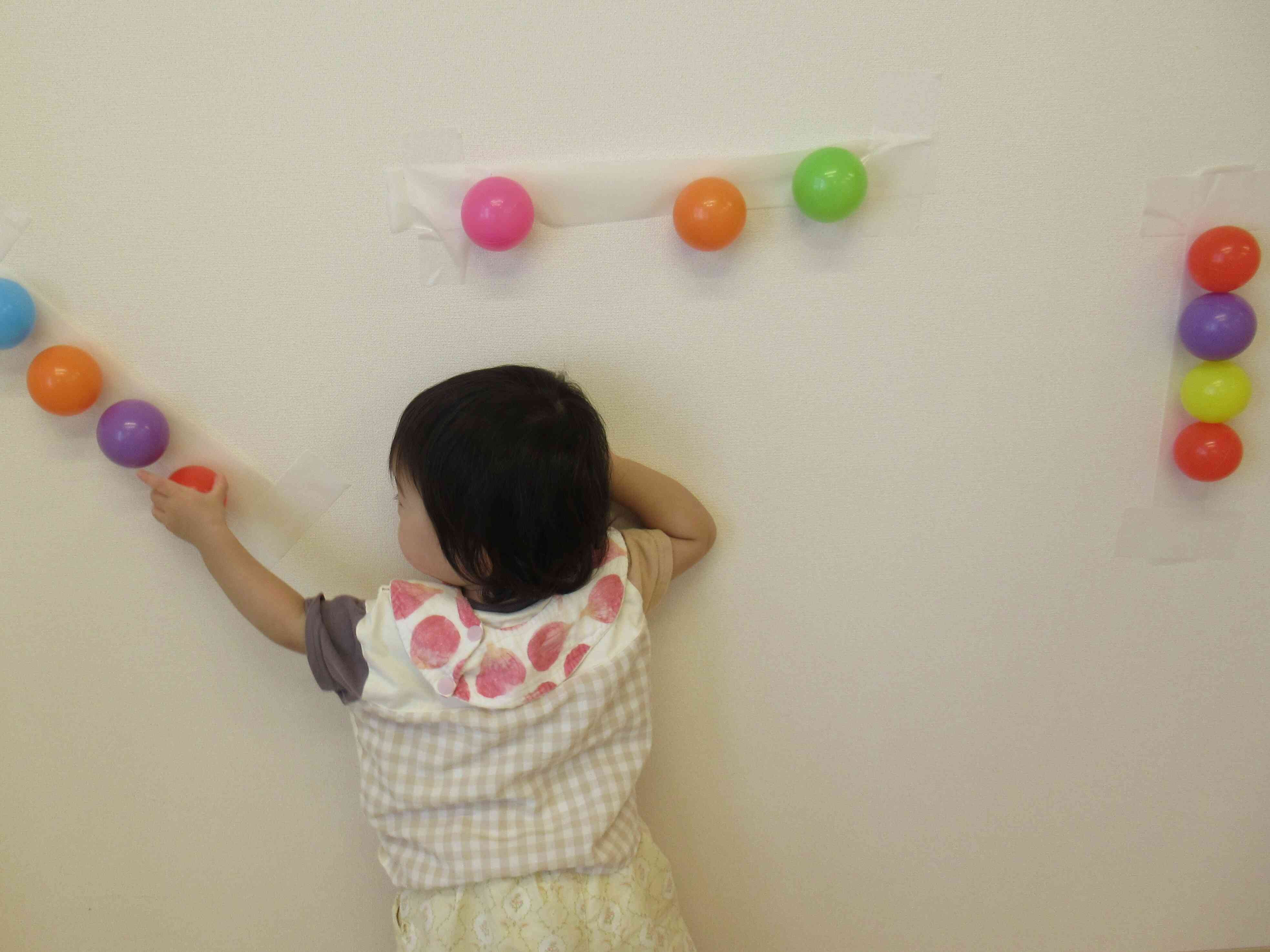 ひよこ組 ひよこ組のボール遊び｜ニチイキッズわかみや保育園｜ニチイキッズ